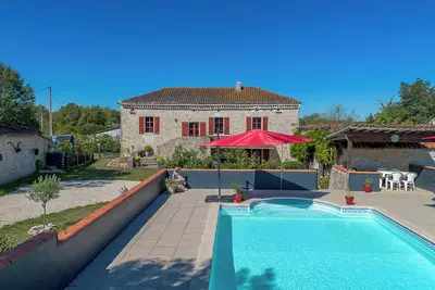 Image de Enchanting farmhouse and cottage surrounded by vineyards in Floressas France