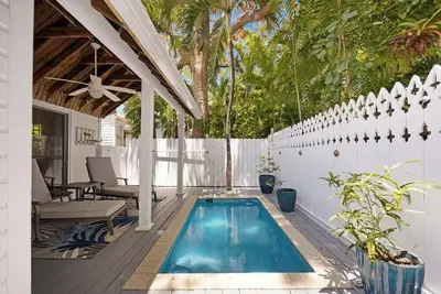 Image de Charming pet friendly 2 bed/2 bath cottage 3 blocks from Duval