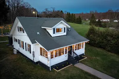 Image de Cozy Family Farmhouse Retreat -Nrg! New Hot Tub/ Ev - Last Min Discount!