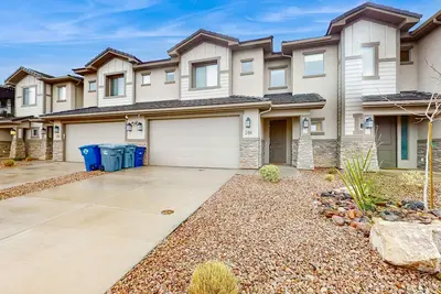 Image de Spacious modern townhome with private pool, hot tub & premier resort amenities