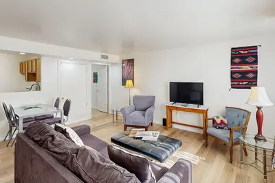 Image de Single-level Condo with community pool/hot tub/clubhouse, in central location