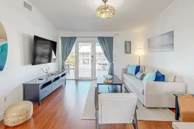 Image de Waterfront coastal duplex w/ balcony views, gas grill, washer & dryer, WiFi