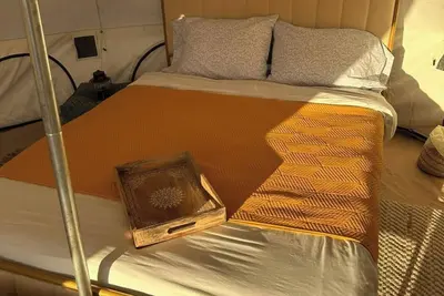 Terlingua Glamping with stunning desert views & queen bed