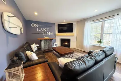 Image de New Sinca Shores Lakefront Luxury 5br - With Hot Tub & Fire Pit