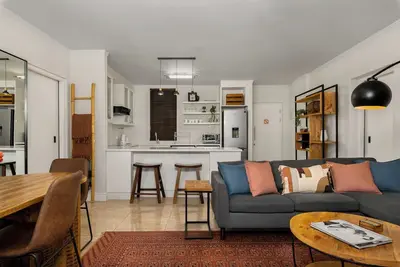 Image de Spacious Oasis in De Waterkant | Mountain Views