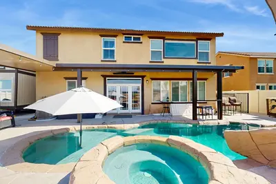 Image de Cozy In-Law Home with pool and hot tub access, WiFi, and modern appliances