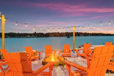 Image de Lakefront Family Friendly Getaway, Firepit, Game Room, Close to Camelback!
