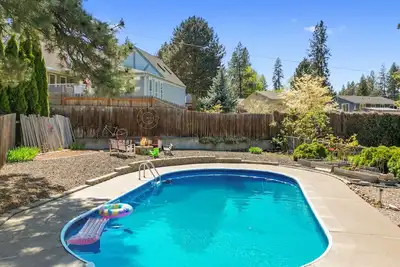 Image de Poolside Getaway with Spacious Outdoor Living & 6 Cozy Beds! !