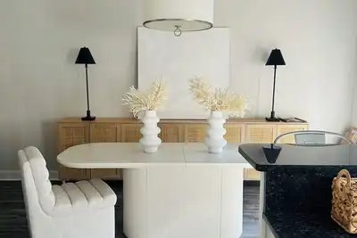 Image de New! Walk to Um football stdm; 1 mi to sq; 2 Br that sleeps 6! Luxe! Back patio;