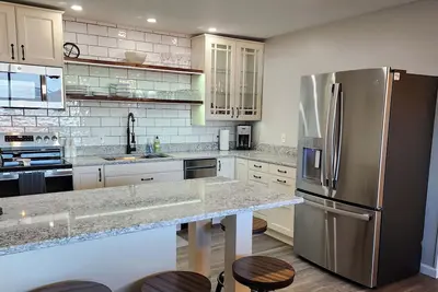 Image de Escape to Spicer and enjoy stunning lake views from this comfortable 2-bedroom!