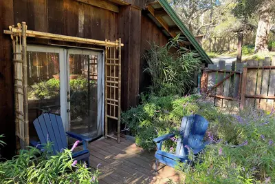 Image de The Lodge at Tangled Oaks, a superbly converted barn on 6 acres on Monterey Bay.