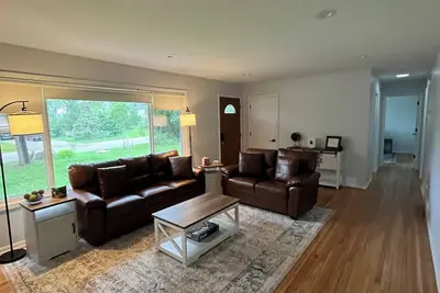 Image de Charming 3-bedroom house in amazing Minneapolis west metro with WiFi, Ac, yard