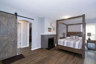 Image de Beautiful Bungalow in Charming Crown Heights Neighborhood