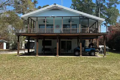 Image de Lakefront Lodge \nAmazing Big Flat Lot, Beach, Boat Dock! \nLAKE Eufaula Al