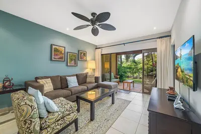 Image de 2br, 2. 5bth condo w/ pool steps from the beach!