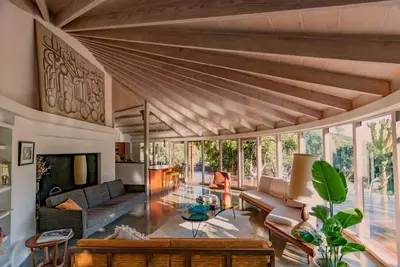 Image de The Lillypad: A Unique Picturesque Treehouse in the Mountains of Beverly Hills