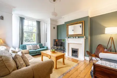 Image de Beautiful period property close to the city centre