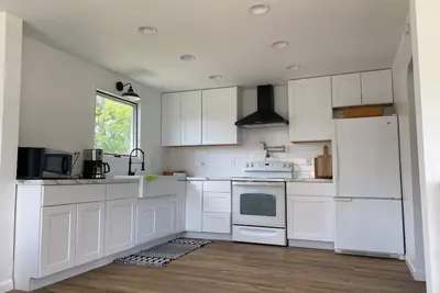 Image de Gladstone Beach Home Near Harbor & Main Street with Gated Yard, Pet Friendly