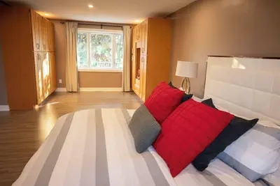 Image de One of a kind Newly Renovated Estate Home in North Whitby!