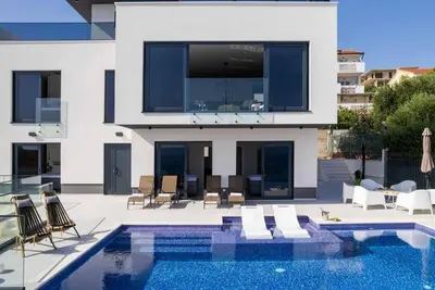 Image de Villa Julian with a heated pool