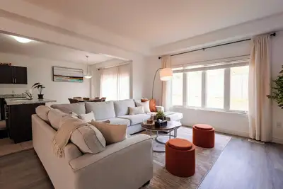 Image de 6 Beds Serenity Oasis in Falls/Pool Table + Ping Pong