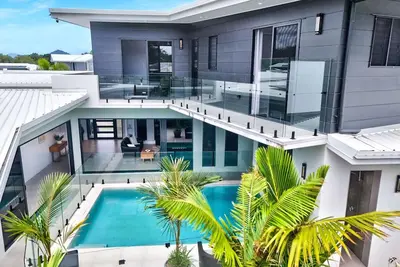 Image de Miami at Argentea Palm Cove- Luxury 5br Retreat in Palm Cove | Heated Pool, Near Beach & Dining