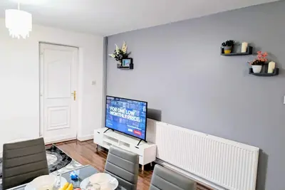Image de Nice 5-bedroom house with Free parking in the heart of Manchester!