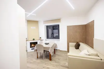 Image de Apartment with porch overlooking the lake