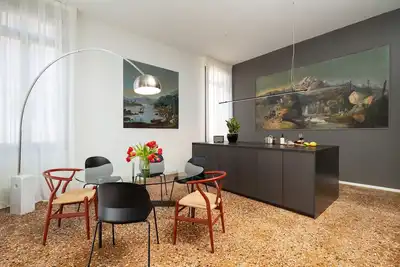 Image de Venetian Architecture Meets Contemporary Design