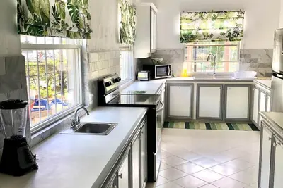 Image de 3-bedroom house in welcoming Holetown with WiFi, Ac. Enjoy your stay