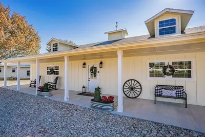 Image de Charming 2-bedroom house in delightful Granbury with WiFi, Ac