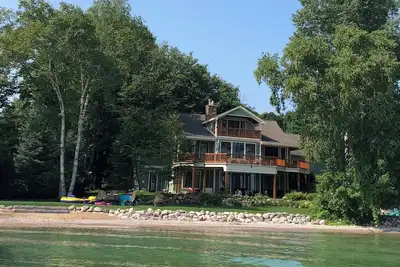 Image de Lake House on Beautiful Torch Lake - 175' of lakefront on 1. 5 acres to enjoy!