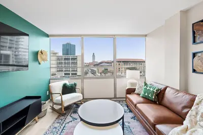 Image de Pet-friendly, 2 king beds in Downtown Austin with 1 gigabit Wifi