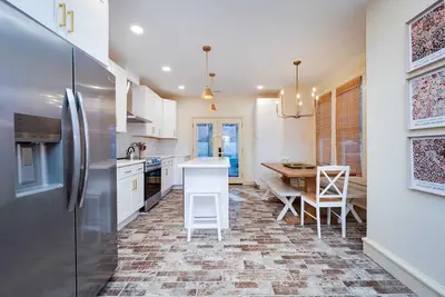 Image de Charming 5 Bedroom Fully Renovated Historic Home