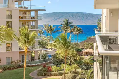 Image de Maui Resort Rentals: Honua Kai – 4 Total Bedrooms + Den w/ Beautiful Ocean & Mountain Views!