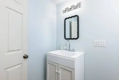 Image de New! Meredith Town & Trail Cottage - walkable to water/downtown, dogs ok!