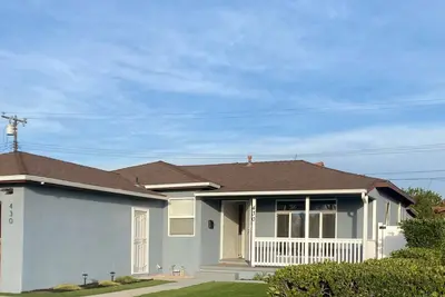 Image de HubCityJewel-KingBed-Fenced Yard-Lax-SoFi-Disneyland