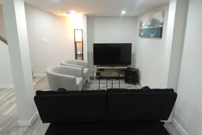 Image de Cozy 2-Bedroom basement Suite with Private entrance South Winnipeg.