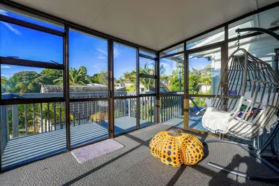 Image de Sunny Stunner by the Sea: Browns Bay Escape