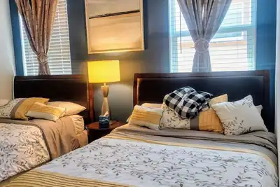 Image de Cozy 1-Bedroom Getaway with 2 Comfy Beds – Perfect for Relaxation!