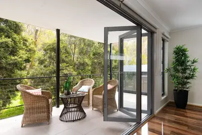 Image de Quiet Retreat surrounded by parkland  walking and riding trails.