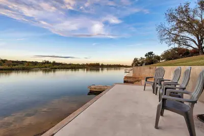 Image de Pecan Sandy - Lakefront home w/ views and kayaks!