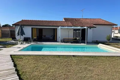 Image de Maison Biscarrosse 8pers. Piscine pétanque\nAu Centre, tout à pieds ou en vélo!