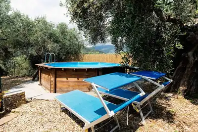 Agréable appartement avec piscine, climatisation, Wifi, patio, animaux admis et parking
