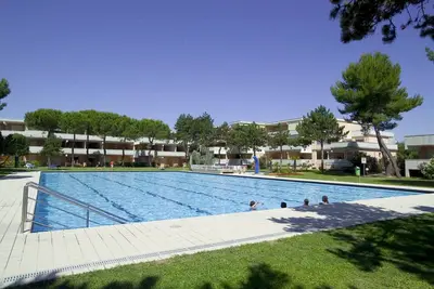 Image de Studio élégant dans une résidence avec piscine partagée