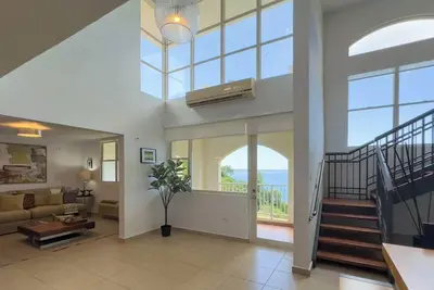 Image de New! Dreamy Ocean View Penthouse Crash Boat Beach