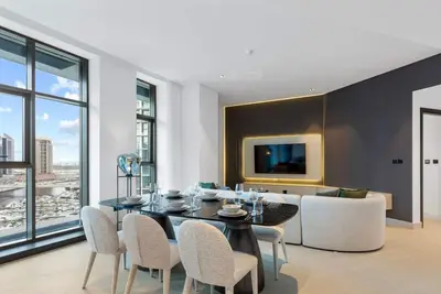 Image de Luxe 2 Bedroom with Burj Khalifa and Canal Views