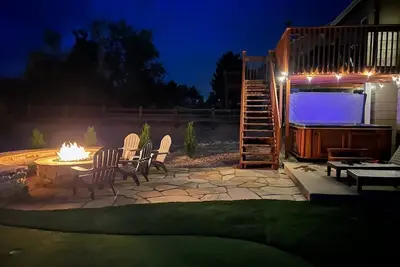 Image de Falcon's Nest | hot tub/games/mins to Usafa&hiking