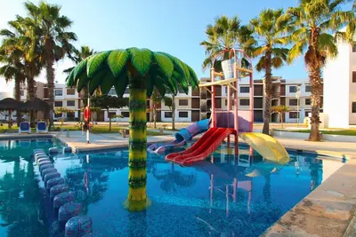 Image de Beautiful family pool, close to the beach by Gpsrentas