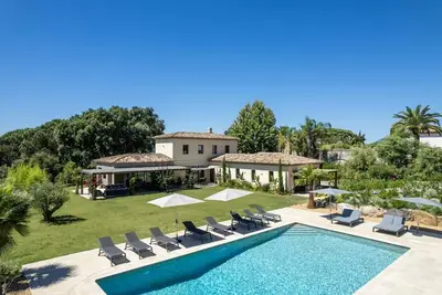 Image de Villa Trémolière, Saint-Tropez, Piscine, vue mer